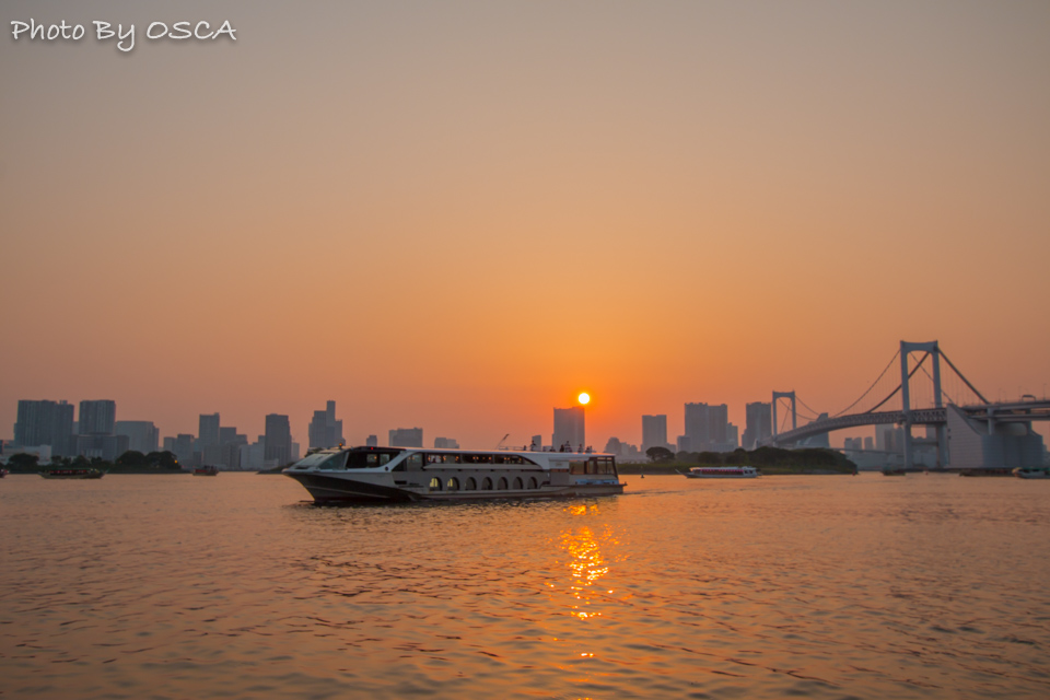 お台場海浜公園から見る東京湾の夕陽
